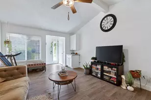 7803 Orchard Woods Cir, Sacramento, CA 95828 - Photo 6