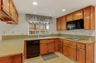 929 Kapareil Dr, Tracy, CA 95376 - Photo 16