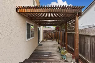 929 Kapareil Dr, Tracy, CA 95376 - Photo 40