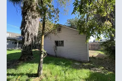 332 Hinkley Avenue, Oakdale, CA 95361 - Photo 22