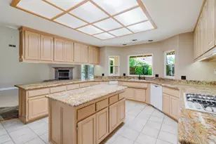 4919 Runway Dr, Fair Oaks, CA 95628 - Photo 4