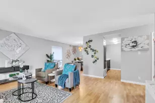 217 Roundtree Ct, Sacramento, CA 95831 - Photo 2