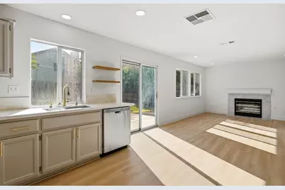 8916 Mandalay Way, Elk Grove, CA 95624 - Photo 20