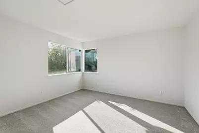 8916 Mandalay Way, Elk Grove, CA 95624 - Photo 32