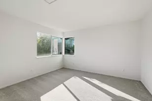 8916 Mandalay Way, Elk Grove, CA 95624 - Photo 32