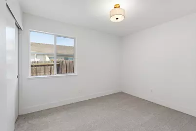 8916 Mandalay Way, Elk Grove, CA 95624 - Photo 16