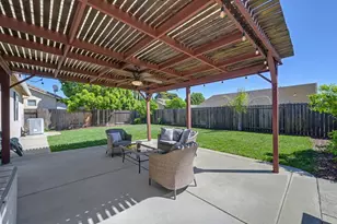 9226 Lucchesi Dr, Sacramento, CA 95829 - Photo 32