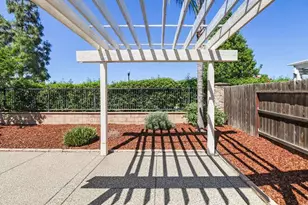 8013 Solomon Dr, Elk Grove, CA 95757 - Photo 32