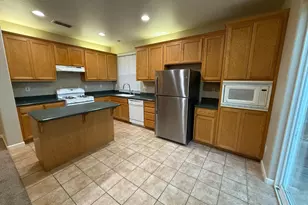 301 Unity Cir, Sacramento, CA 95833 - Photo 2