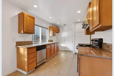 2744 Catania Way, Sacramento, CA 95826 - Photo 14