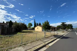 1461 E D St, Oakdale, CA 95361 - Photo 4