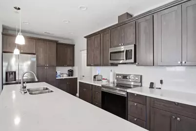 215 E Hawkeye Avenue, Turlock, CA 95380 - Photo 6