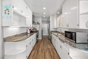 2616 Land Park Dr, Sacramento, CA 95818 - Photo 6