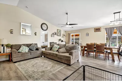 980 Redwood Street, Parlier, CA 93648 - Photo 10