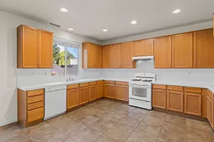 694 Devonshire Ln, Lincoln, CA 95648 - Photo 6