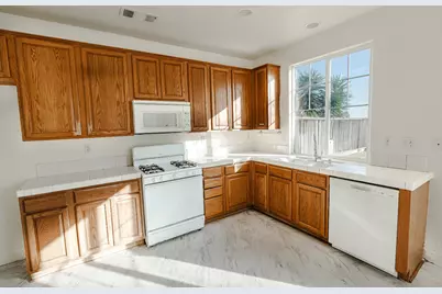 2325 S Creekside Drive, Los Banos, CA 93635 - Photo 10