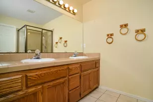 1215 Spruce Tree Cir, Sacramento, CA 95831 - Photo 14