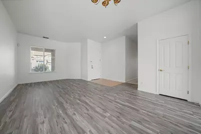 9721 Sand Hollow Way, Elk Grove, CA 95757 - Photo 6