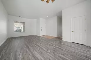 9721 Sand Hollow Way, Elk Grove, CA 95757 - Photo 6