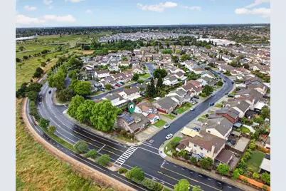 8252 Crichton Way, Elk Grove, CA 95758 - Photo 6