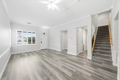 8252 Crichton Way, Elk Grove, CA 95758 - Photo 12