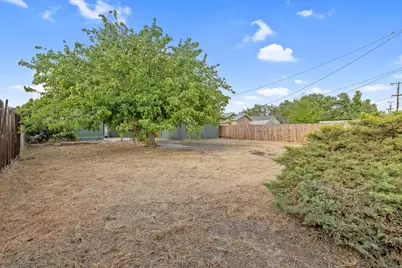 445 W Washington Street, Coalinga, CA 93210 - Photo 16