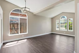 8425 Winterberry Dr, Elk Grove, CA 95624 - Photo 20