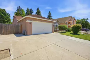 8425 Winterberry Dr, Elk Grove, CA 95624 - Photo 2