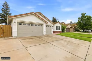 1070 Steele Way, Galt, CA 95632 - Photo 4