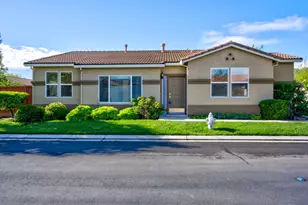 824 El Tesoro Ln, Los Banos, CA 93635 - Photo 2