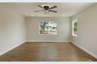 447 N Shasta Avenue, Stockton, CA 95205 - Photo 8