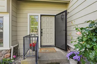 8904 Royal Gate Way, Elk Grove, CA 95624 - Photo 4