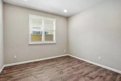 10032 Wagoner Way, Elk Grove, CA 95757 - Photo 14