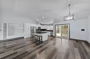 8605 Zircon Crest Ct, Elk Grove, CA 95624 - Photo 4