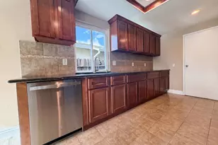 8232 Moorhaven Way, Sacramento, CA 95828 - Photo 10
