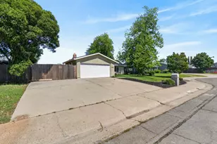 5795 Lerner Way, Sacramento, CA 95823 - Photo 2