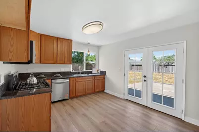 5795 Lerner Way, Sacramento, CA 95823 - Photo 10