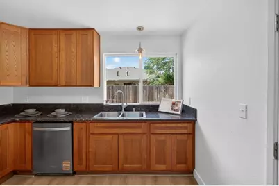 5795 Lerner Way, Sacramento, CA 95823 - Photo 12