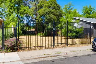 4046 43rd St, Sacramento, CA 95820 - Photo 1
