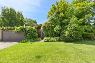 827 Del Oro St, Woodland, CA 95695 - Photo 2