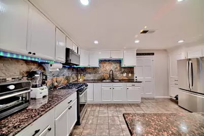 9014 Hillcrest Ave, Stockton, CA 95210 - Photo 10