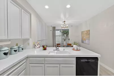 982 South Beach Drive, Sacramento, CA 95831 - Photo 20