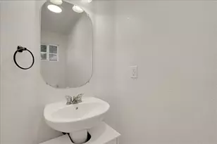 1119 John Wayne Dr, Yuba City, CA 95991 - Photo 8