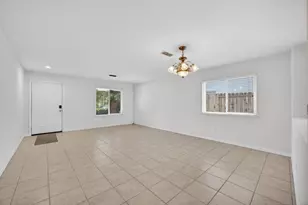 27 Blue Fern Ct, Sacramento, CA 95833 - Photo 8
