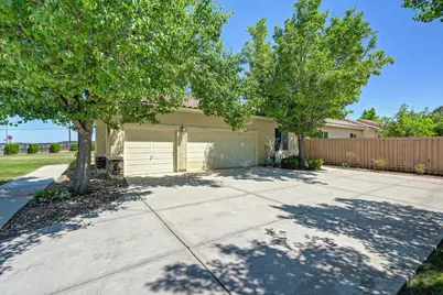 8001 Stallion Way, Sacramento, CA 95830 - Photo 10