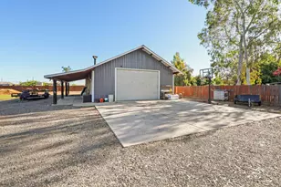 1404 Butterfly Ln, Olivehurst, CA 95961 - Photo 2