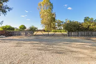 1404 Butterfly Ln, Olivehurst, CA 95961 - Photo 50