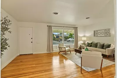 32 E McKenzie Avenue, Stockton, CA 95204 - Photo 2