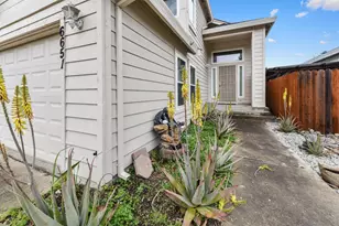 6651 Laguna Park Dr, Elk Grove, CA 95758 - Photo 4