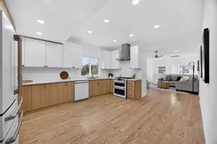 628 42nd St, Sacramento, CA 95819 - Photo 2